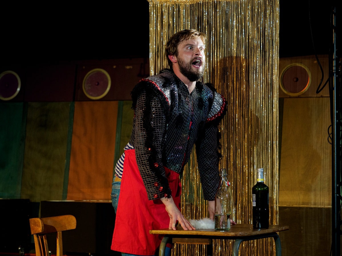 FESTIVAL FRAGMENTS - PARLER POINTU